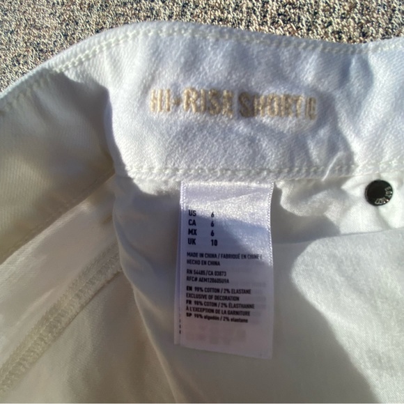 American Eagle Hi Rise Shortie Shorts Denim White Ripped Casual size 6 28 - Picture 2 of 11